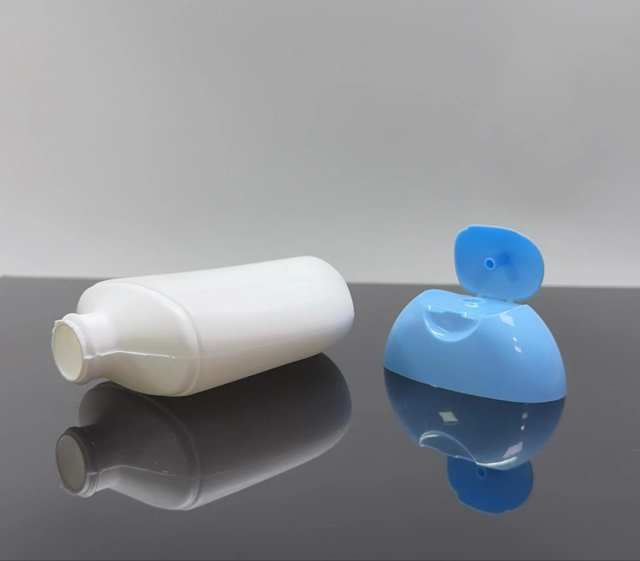 Şampuan Şişesi 100 ML – Beyaz Mavi Kapaklı Şampuan Şişesi 100 ML – Beyaz Mavi Kapaklı