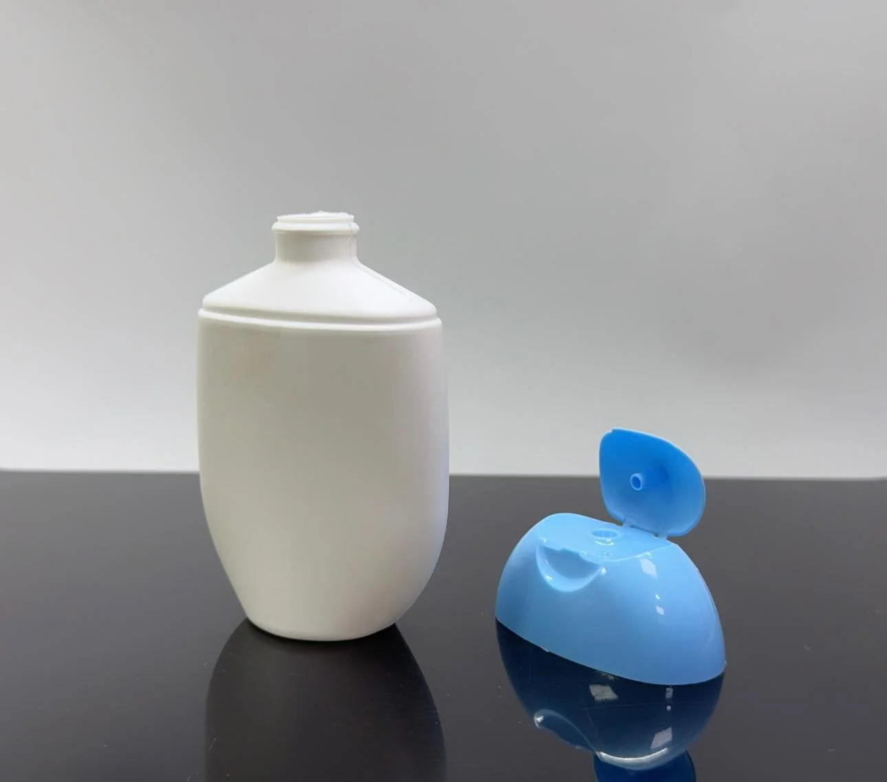 Şampuan Şişesi 100 ML – Beyaz Mavi Kapaklı Şampuan Şişesi 100 ML – Beyaz Mavi Kapaklı